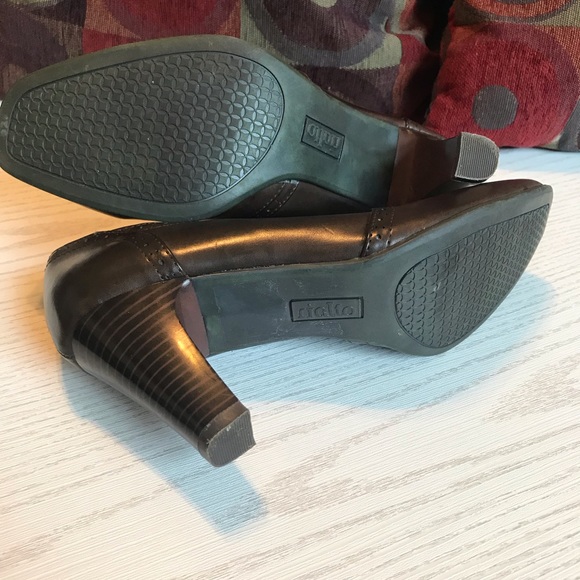 Vintage Heeled Loafers - Picture 3 of 8